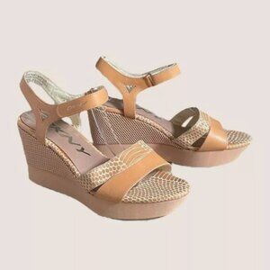 DKNY Leather Reptile Boho Tan Wedge Platform Sandal Size 8 - NWOT